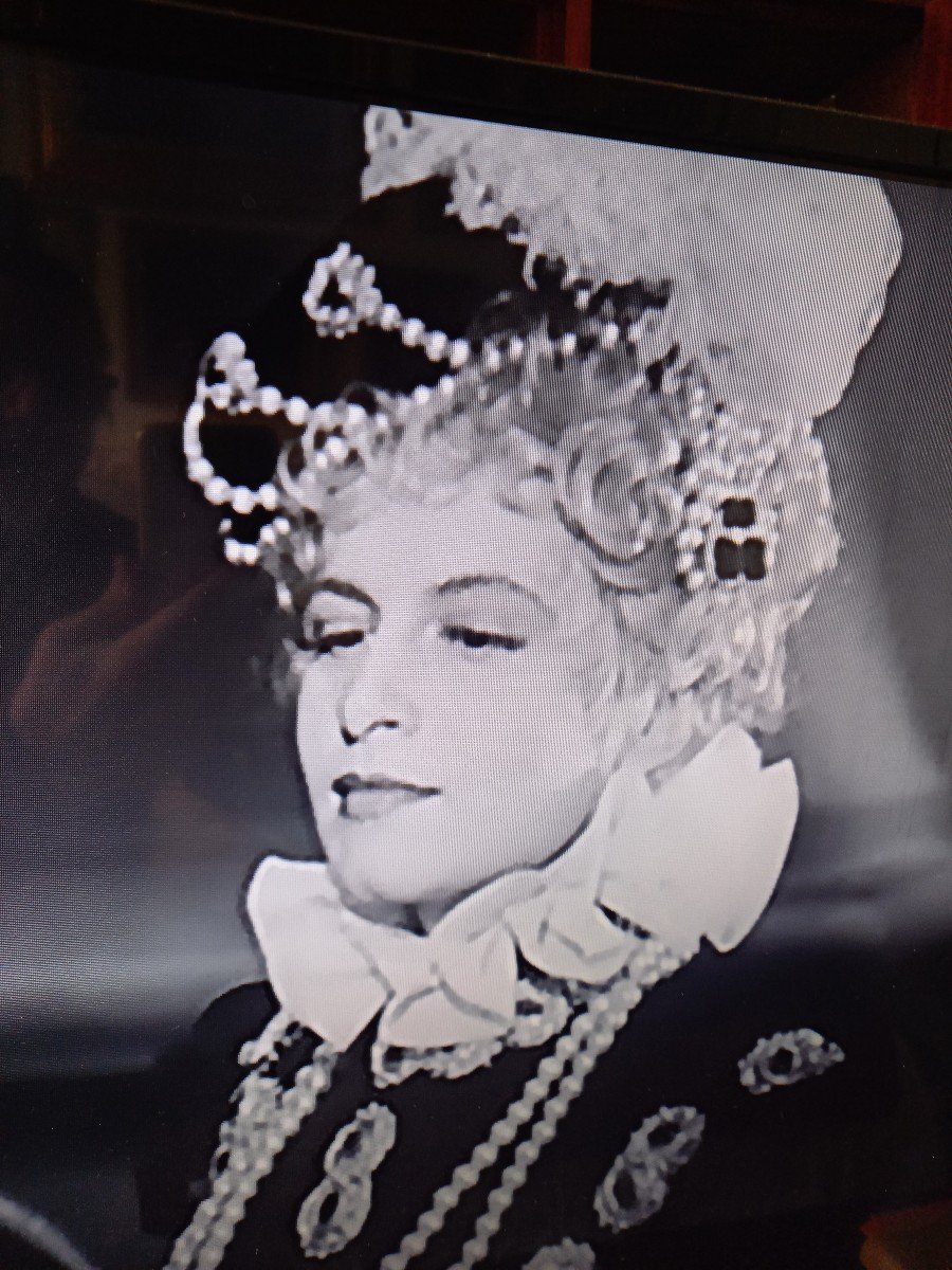 Toque de Velours Portée Par Lana Marconi Dans " Le Diable Boiteux " De Sacha Guitry -photo-2