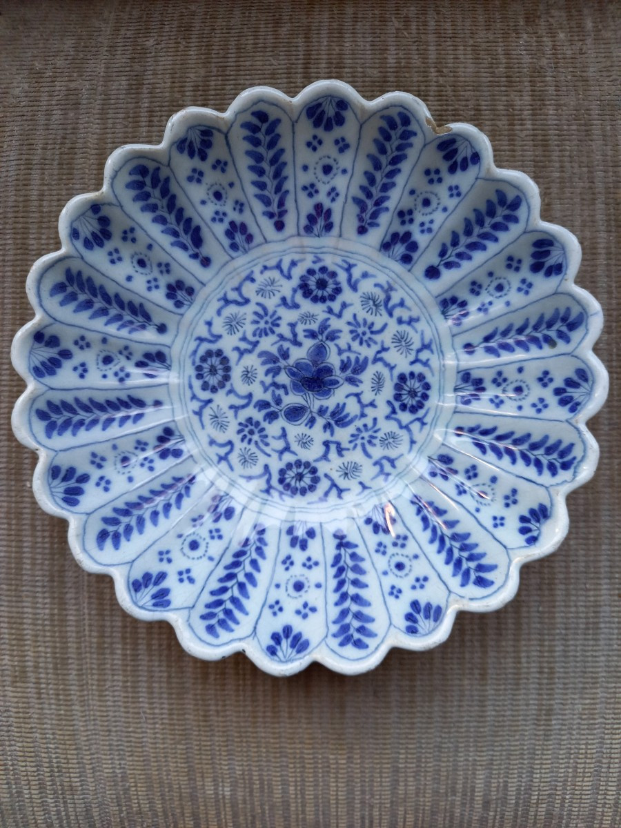 Early 18th Century Delft Faience: Small Bowl, Thousand Flowers Decor 