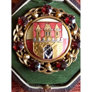 19th Century Brooch Set With Bohemian Garnets, Coat Of Arms Of The City Of Prague 