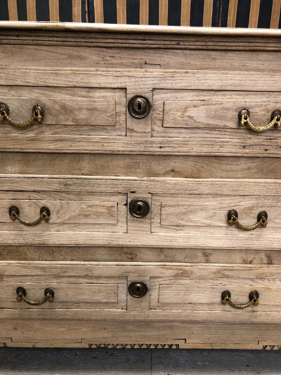 Louis XVI Period Liège Chest Of Drawers In Natural Oak-photo-4