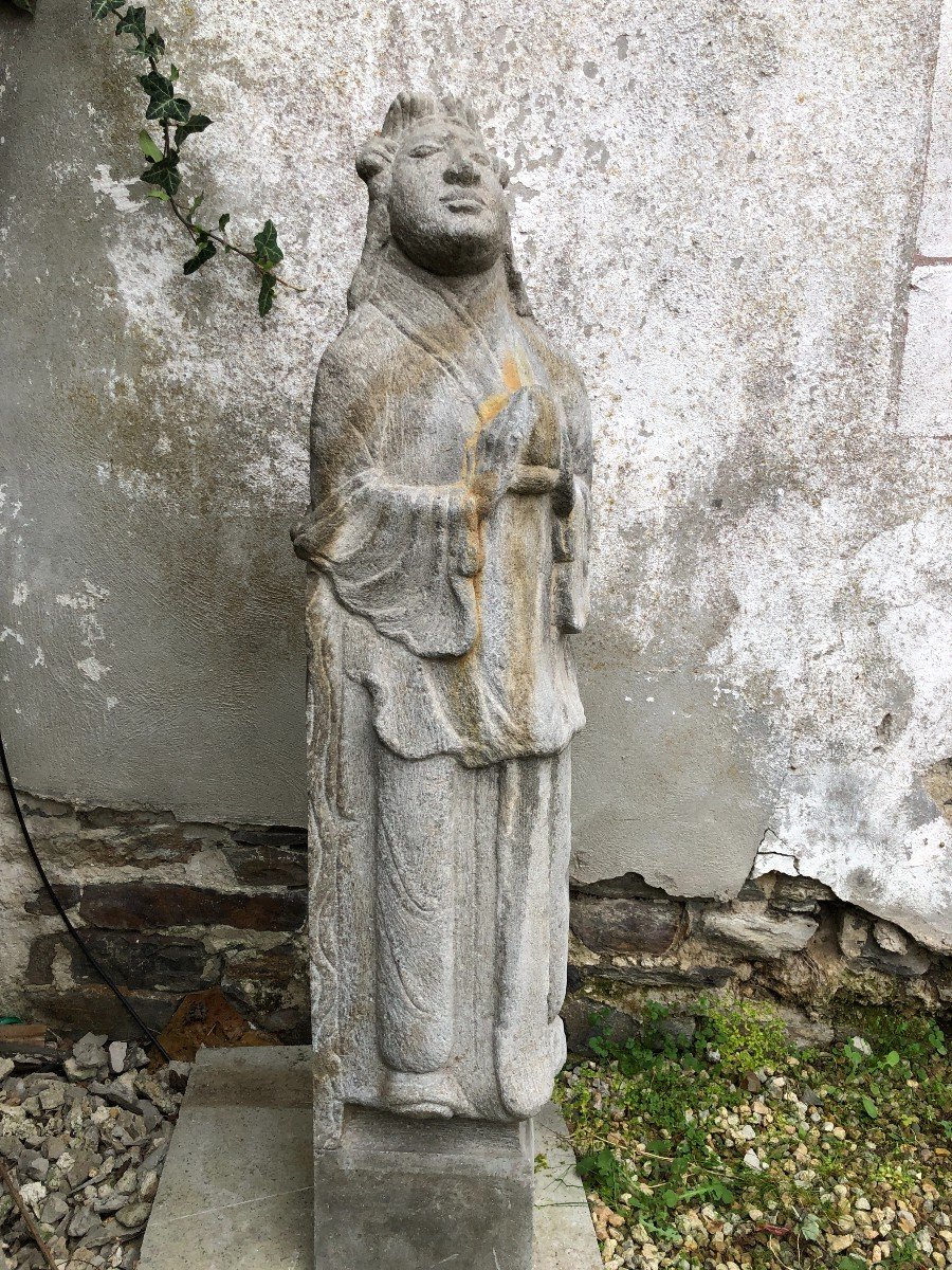 Statue d'Une Femme Asiatique En Granit