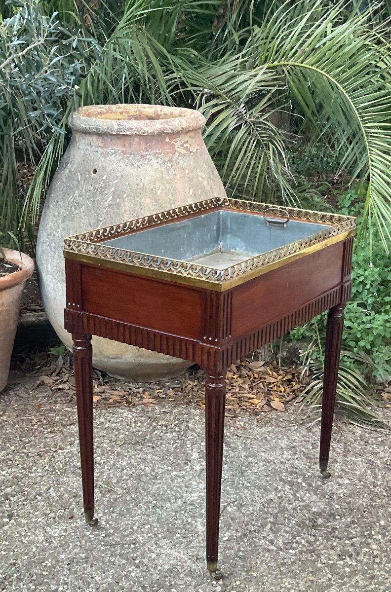 Jardinière Attributed To Canabas Circa 1790 In Solid Mahogany