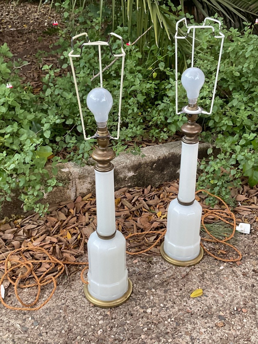 Pair Of English Lamps In White Opaline And Bronze, Early 20th Century -photo-2