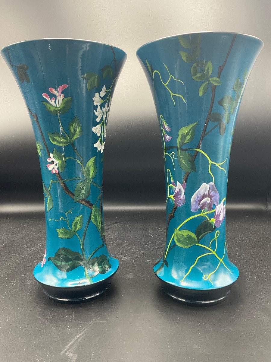 Paire De Vases Cornet Polychromes En Faïence De La Manufacture De Montereau à Décor Floral Sur fond bleu.-photo-2