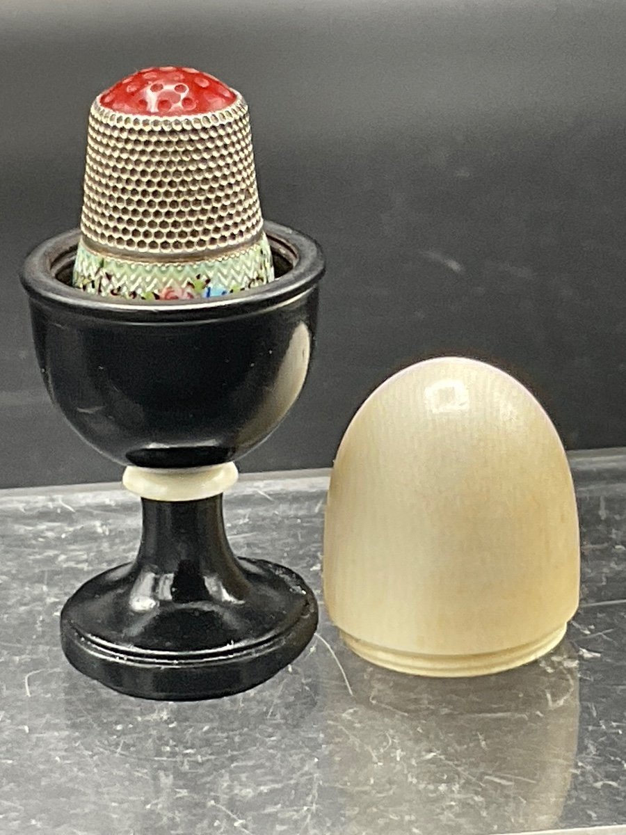 Thimble Door Representing An Ebony Eggcup And Ivory Ring And Its Egg.-photo-2