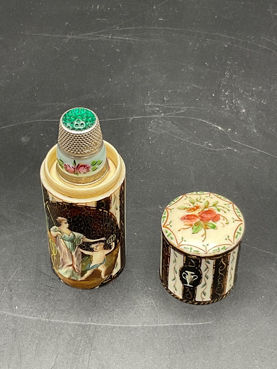 Case Holder Thimble With Its Reel And Its Needle Holder In Painted.-photo-3