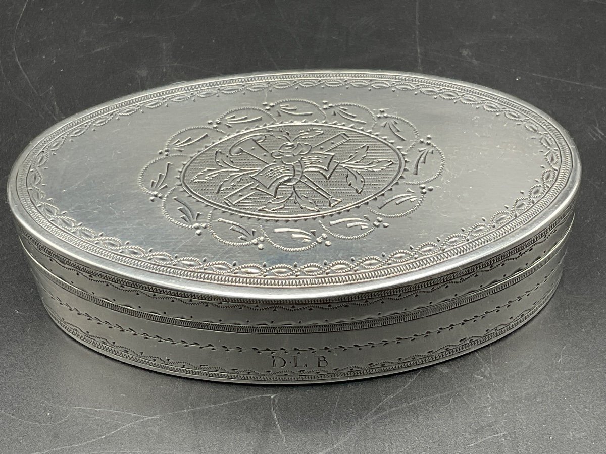 Oval Shaped Snuff Box In Chiseled And Guilloché Sterling Silver Decorated With Musical Attributes.-photo-7