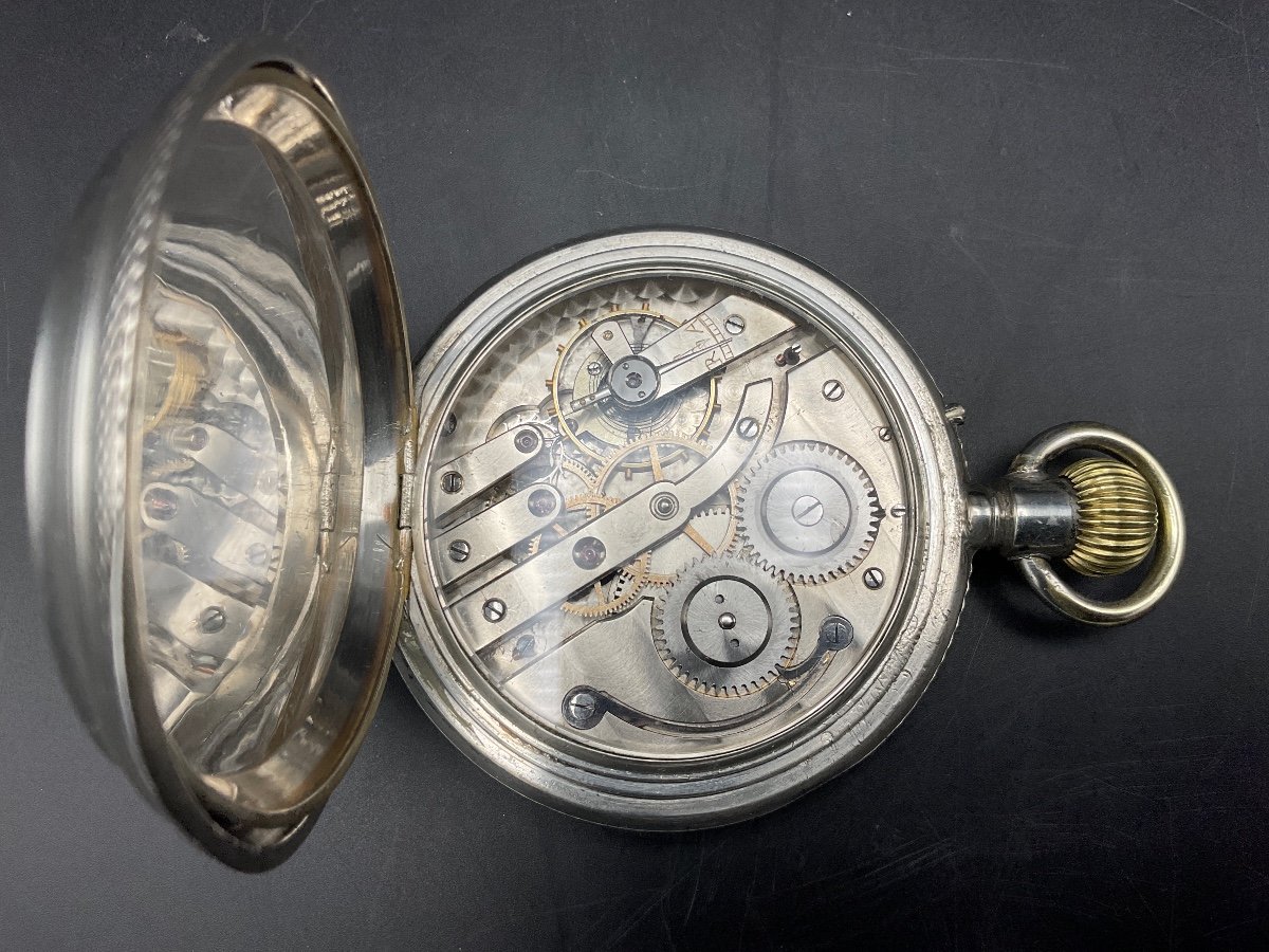 Guilloché And Chiseled Sterling Silver Regulator Gusset Or Pocket Watch With A Central Crest Marked Favory In Geneva.-photo-1
