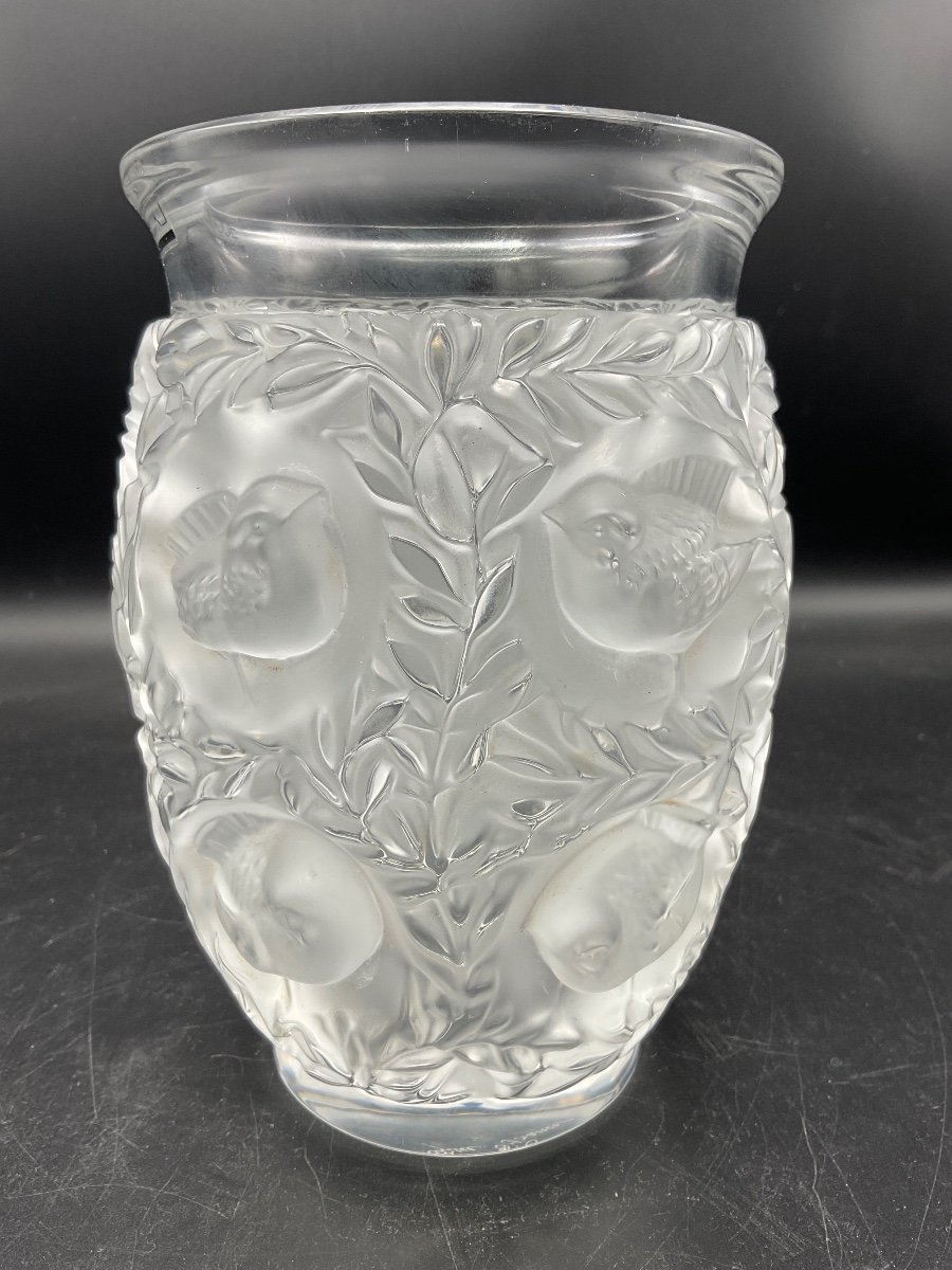 Vase Lalique En Cristal Moulé Pressé Incolore Dépoli De Forme Ovoïde Modèle Bagatelle.