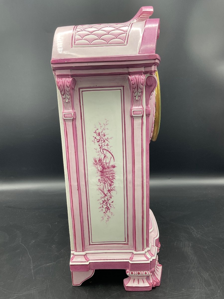 Trianon Clock In Gien Earthenware With Saxony Decor In Shades Of Pink On A White Background.-photo-1