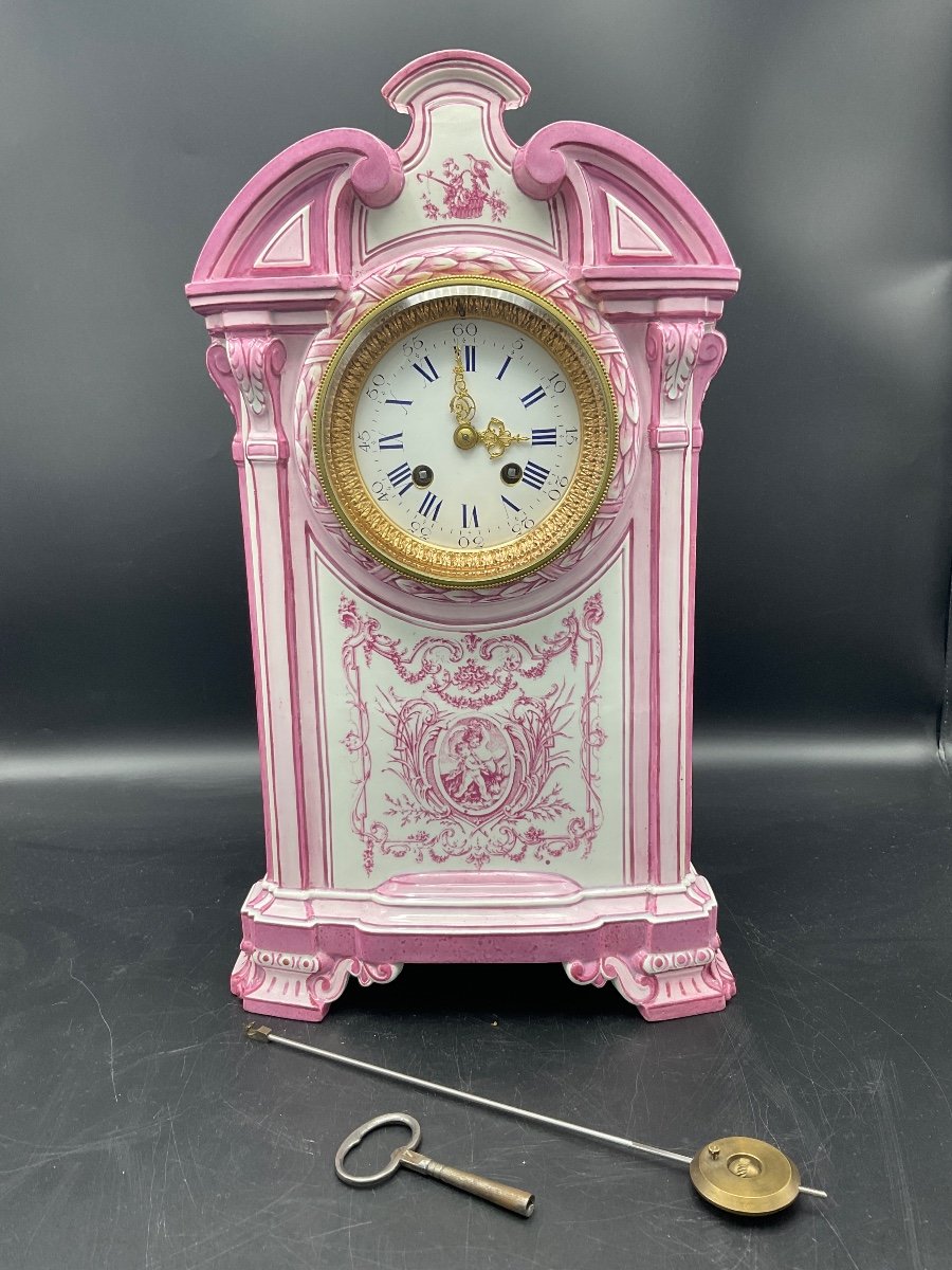 Trianon Clock In Gien Earthenware With Saxony Decor In Shades Of Pink On A White Background.-photo-4