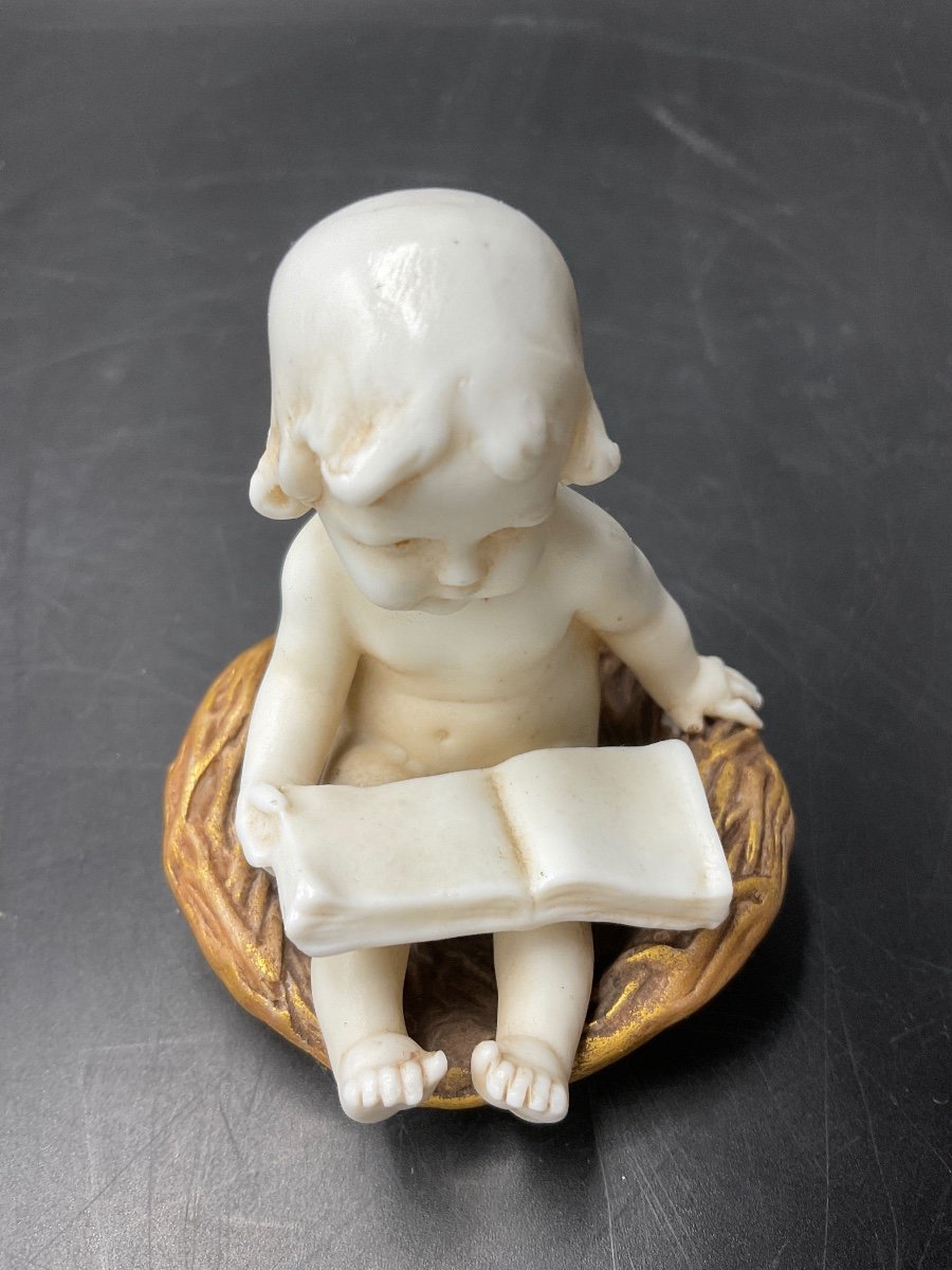 Biscuit Manufacture De Müller Representing A Little Girl Sitting In A Nest With A Book.-photo-3