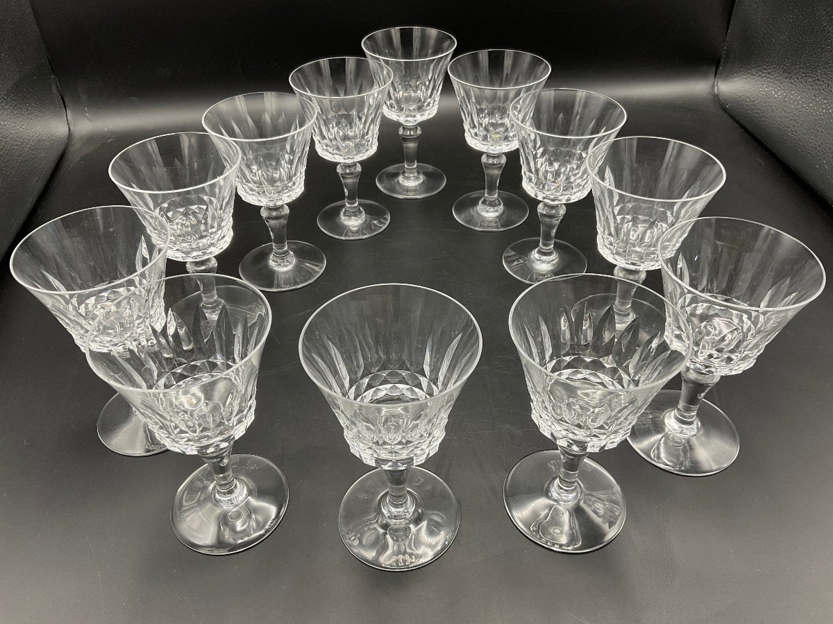 Twelve Piccadilly Model White Wine Glasses In Clear Crystal From Cristallerie De Baccarat.-photo-2