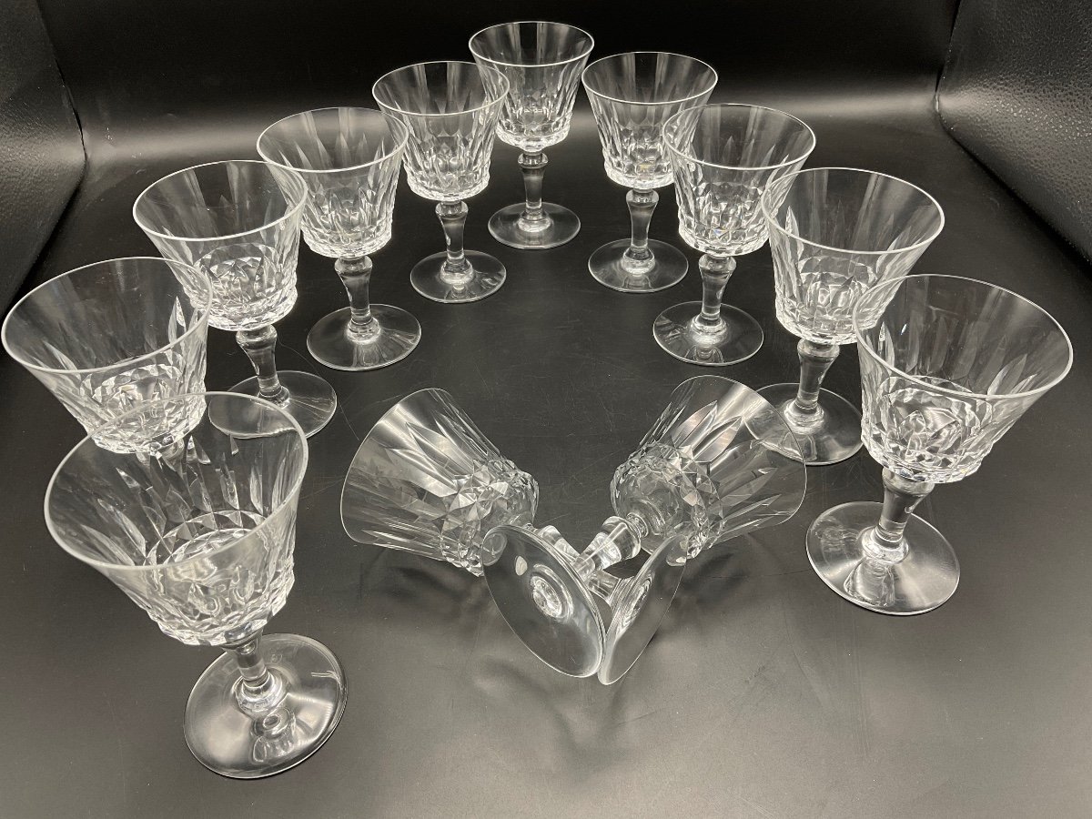 Twelve Piccadilly Model White Wine Glasses In Clear Crystal From Cristallerie De Baccarat.-photo-4