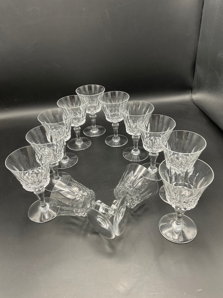 Twelve Piccadilly Model White Wine Glasses In Clear Crystal From Cristallerie De Baccarat.-photo-5