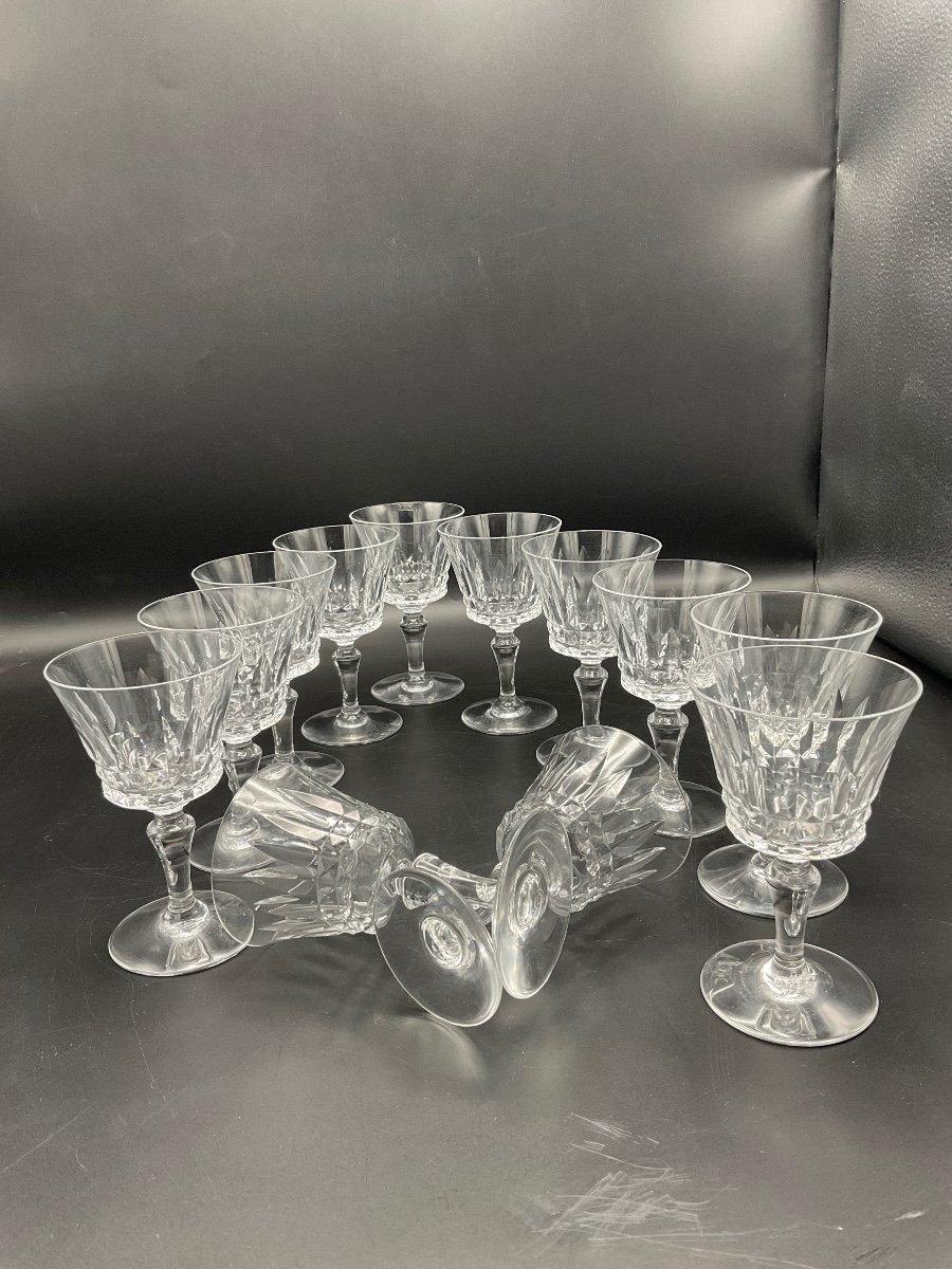 Twelve Piccadilly Model White Wine Glasses In Clear Crystal From Cristallerie De Baccarat.-photo-6