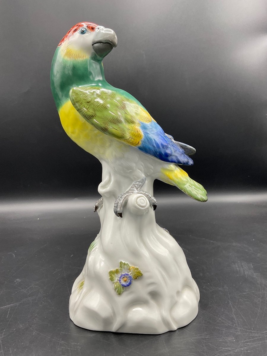 Porcelaine Polychrome De Meissen Représentant Un Perroquet Posé Sur Une Souche De Tronc D’arbre-photo-1