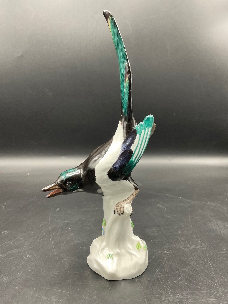 Meissen Polychrome Porcelain Depicting A Magpie Perched On A Tree Stump.-photo-3