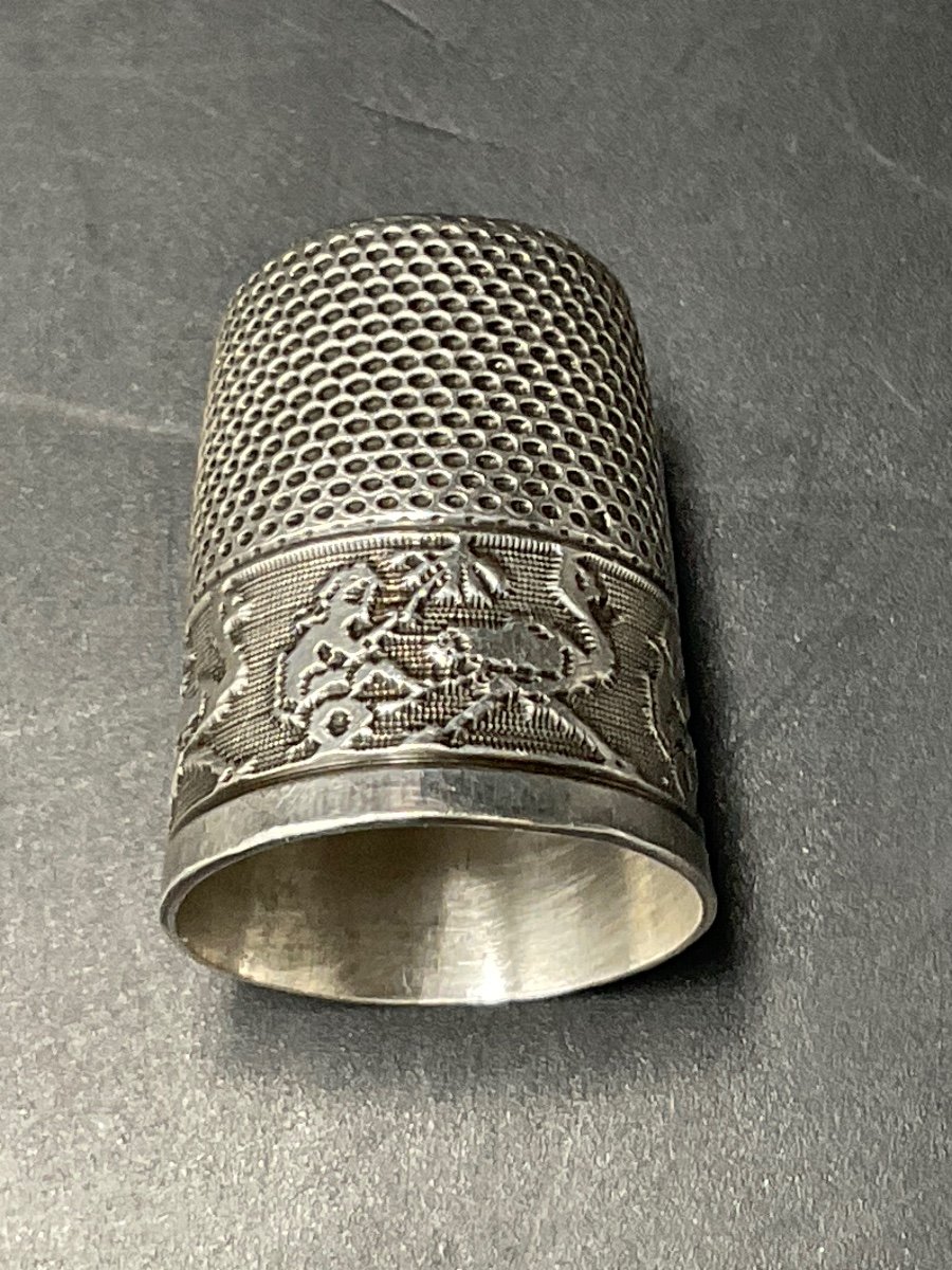 Sterling Silver Thimble Decorated With An Ostrich Pulling A Chariot With A Figure.-photo-2