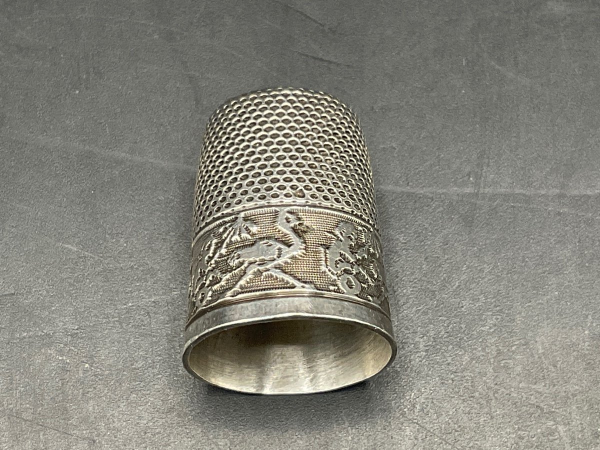 Sterling Silver Thimble Decorated With An Ostrich Pulling A Chariot With A Figure.-photo-3