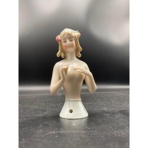 Demi Figurine En Porcelaine Allemande Polychrome Représentant Jenny Lind Cantatrice Suédoise.