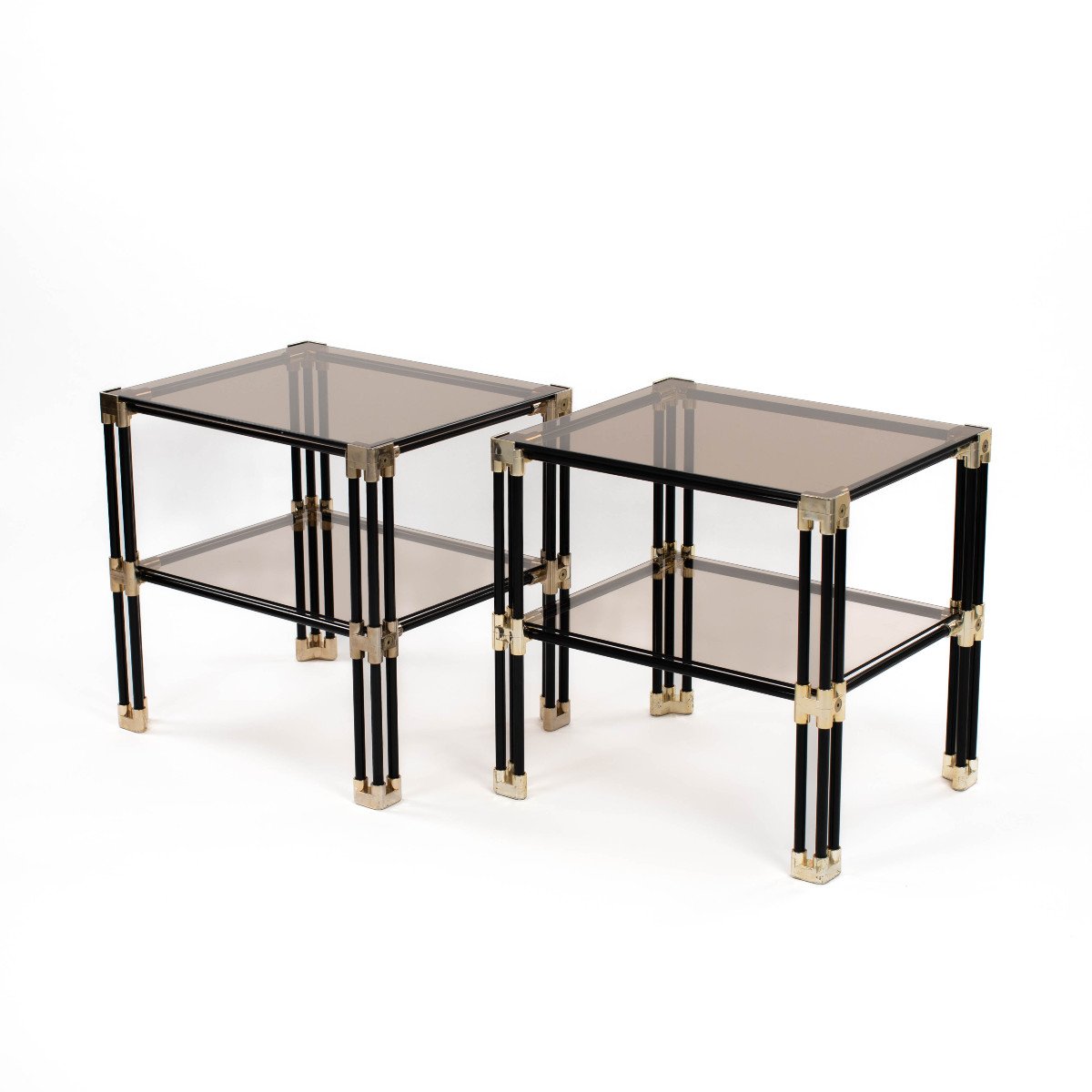 Paire de tables d'appoint italiennes du milieu du siècle noir et or avec verre fumé 1960s-photo-3