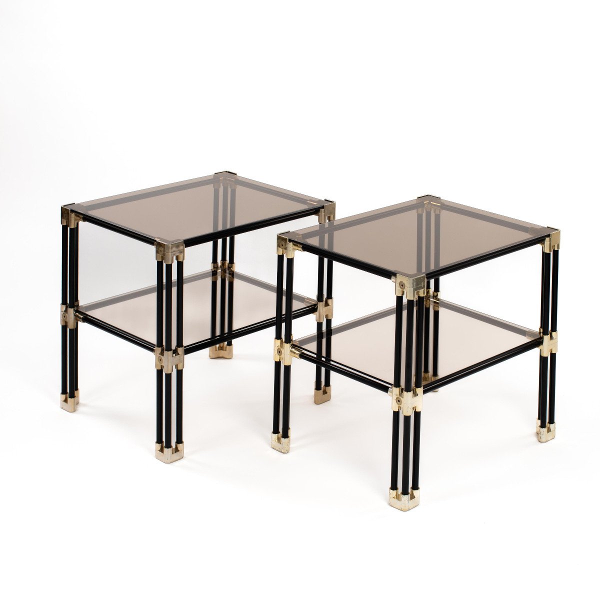 Paire de tables d'appoint italiennes du milieu du siècle noir et or avec verre fumé 1960s-photo-4