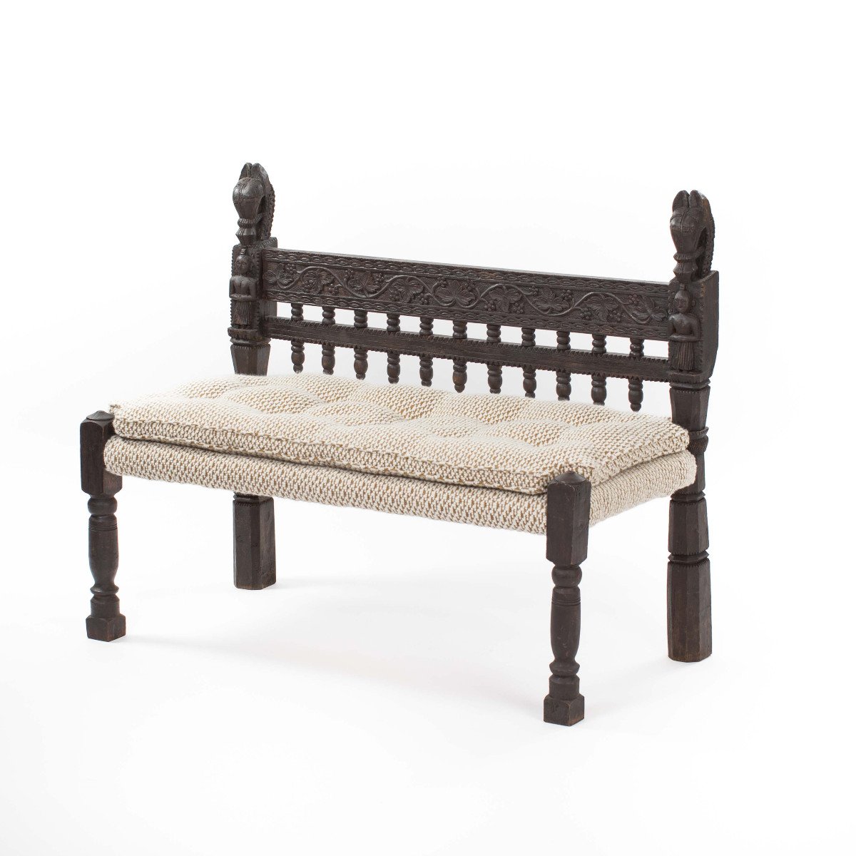 Banc / canapé asiatique en bois sculpté avec détails floraux Myanmar années 1920