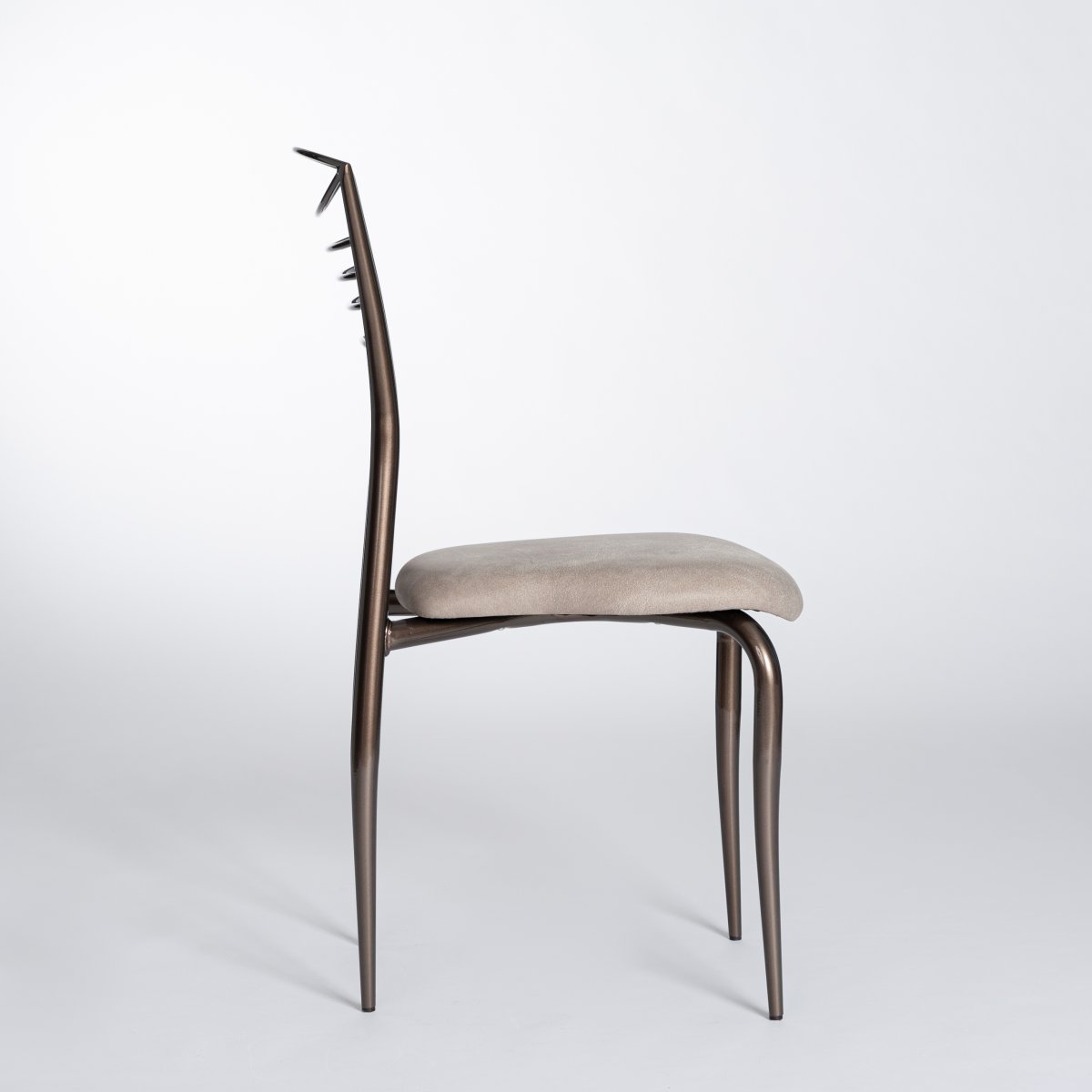 6 chaises italiennes en fer gracieuses du milieu du siècle en cuir vintage laqué couleur taupe-photo-5