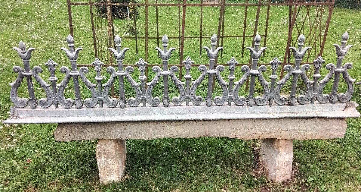 2.50 M Of Zinc Frieze