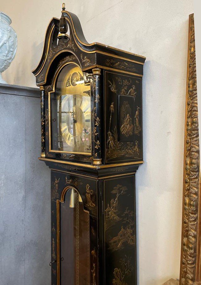 Clock With Lacquered Pendulum-photo-1