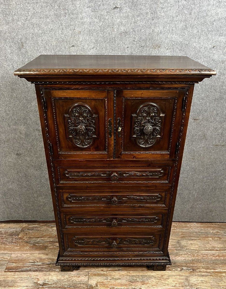 Renaissance Style Cabinet In Solid Walnut Fully Carved-photo-1