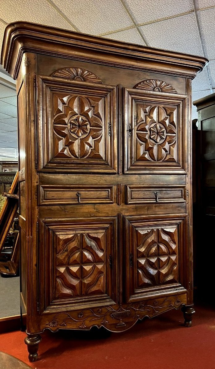 Standing Man Cabinet XVIII Eme Period In Solid Walnut Around 1760-photo-1