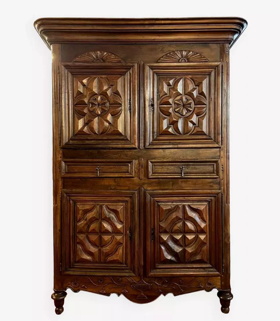 Standing Man Cabinet XVIII Eme Period In Solid Walnut Around 1760