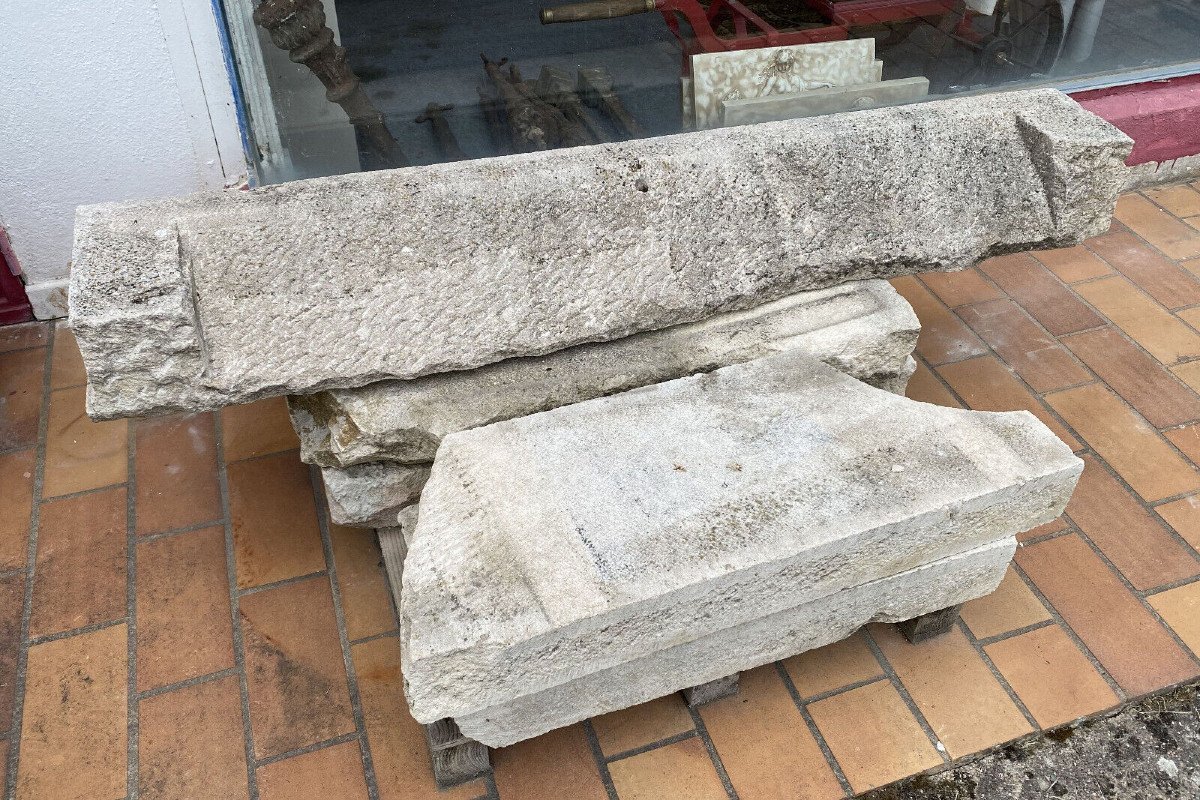 Important 18th Century Fireplace In Burgundy Stone  -photo-2