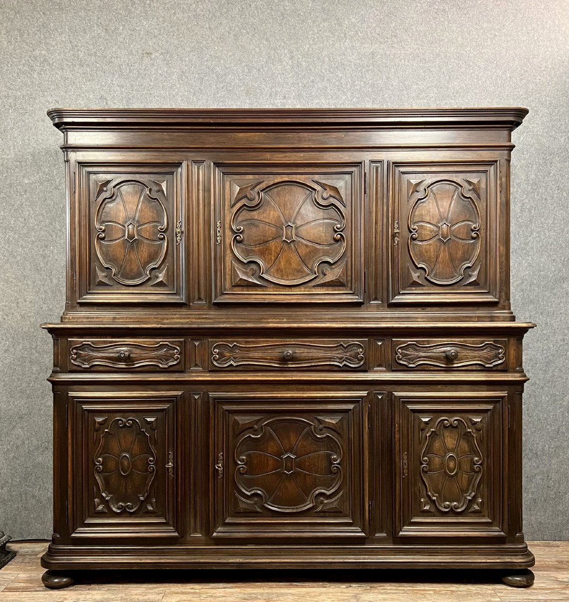 Important Renaissance Style Buffet In Fully Carved Walnut 