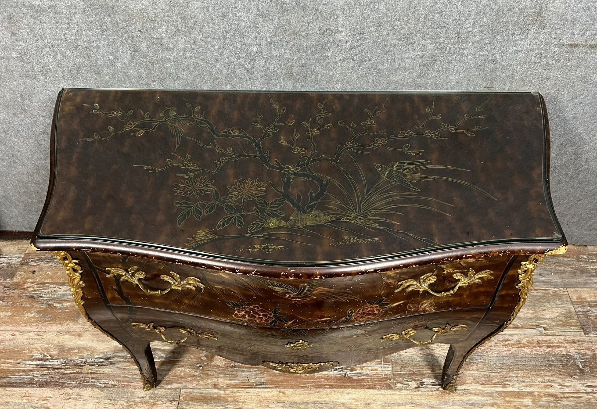 Curved Sauteuse Commode In Lacquer With Chinese Decor -photo-2