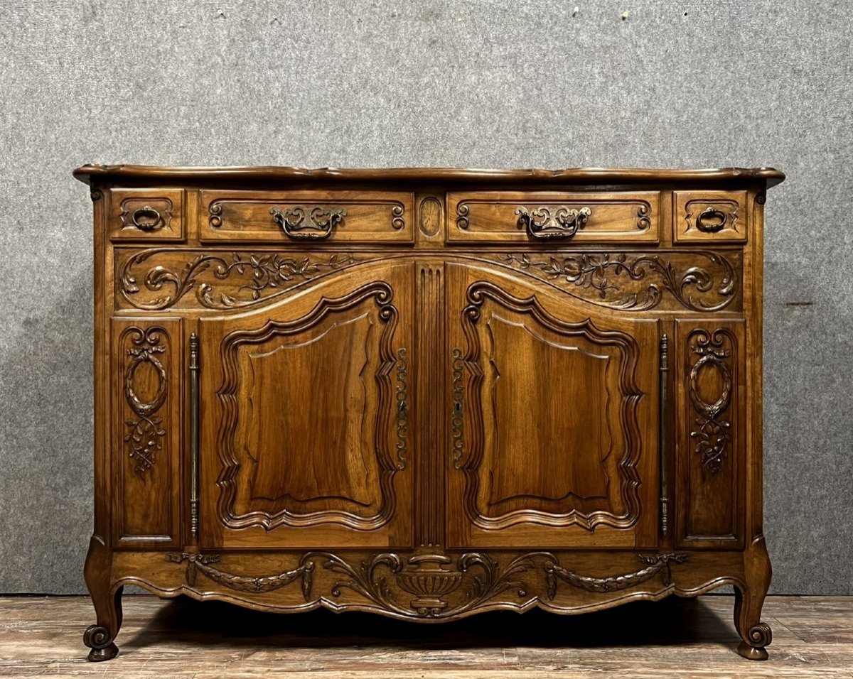 Magnifique buffet provençal de style louis XV en noyer massif 