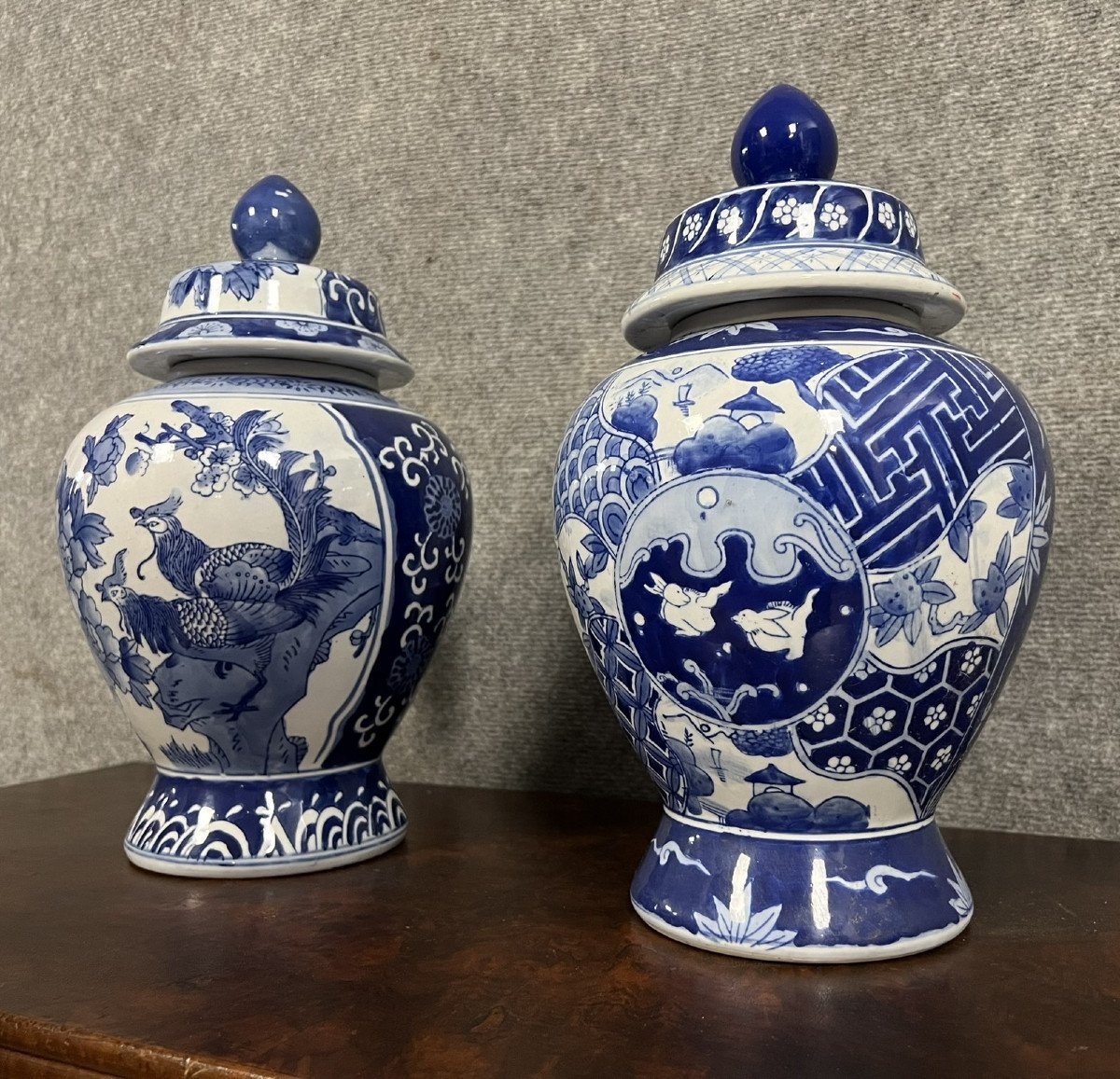 China Around 1900: Pair Of Porcelain Covered Potiches -photo-1