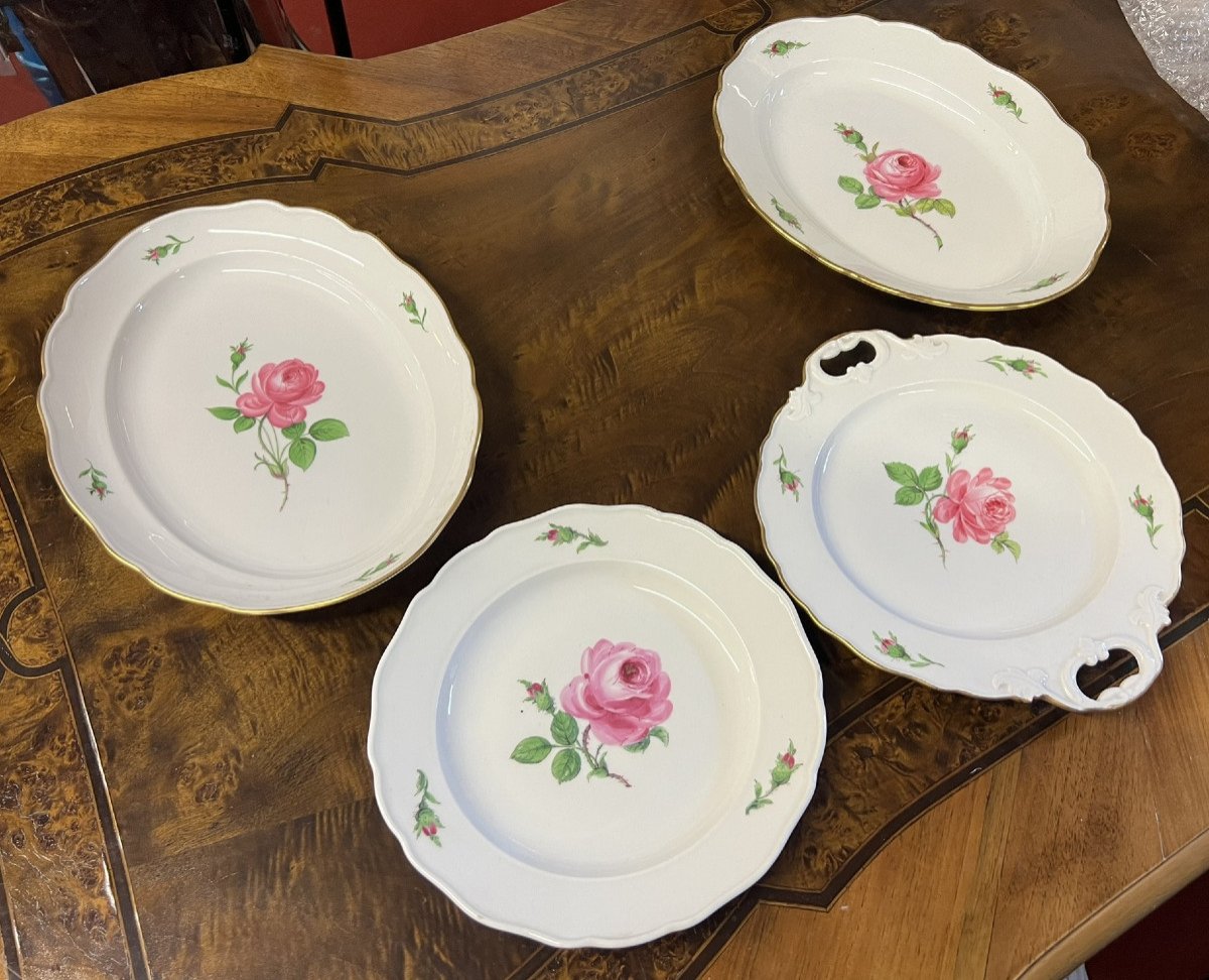 Meissen : Série De 4 Grands Plats En Porcelaine Modèle Aux Roses -photo-2