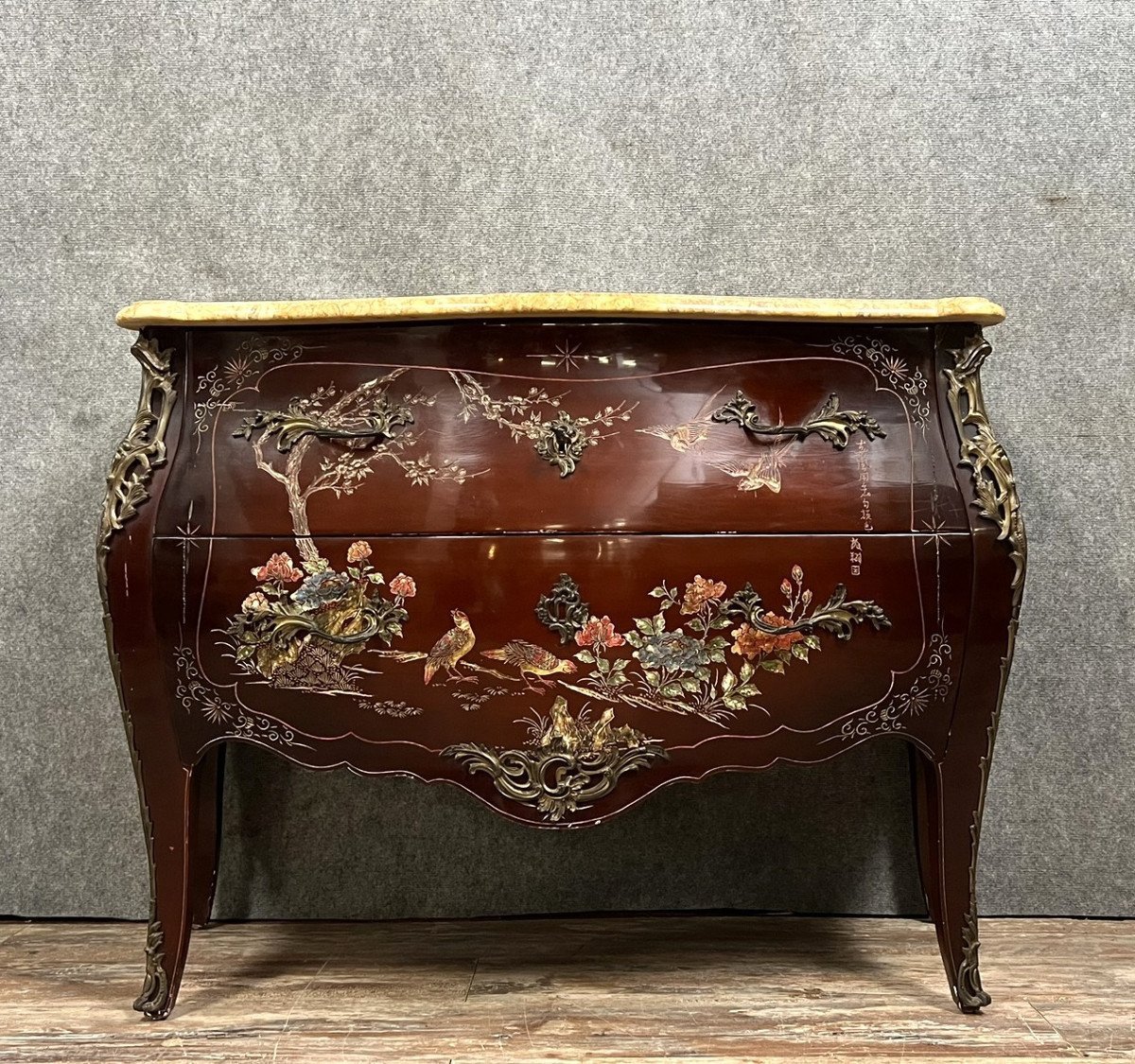 Curved Sauteuse Commode In Lacquer With Japanese Decors