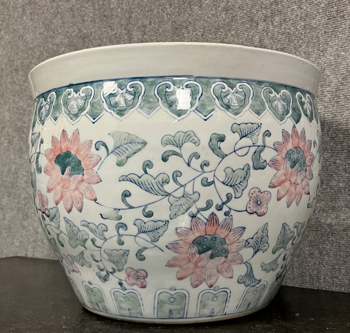 China Late 19th Century: Porcelain Cache Pot Or Aquarium With White, Blue, Pink Lotuses -photo-3