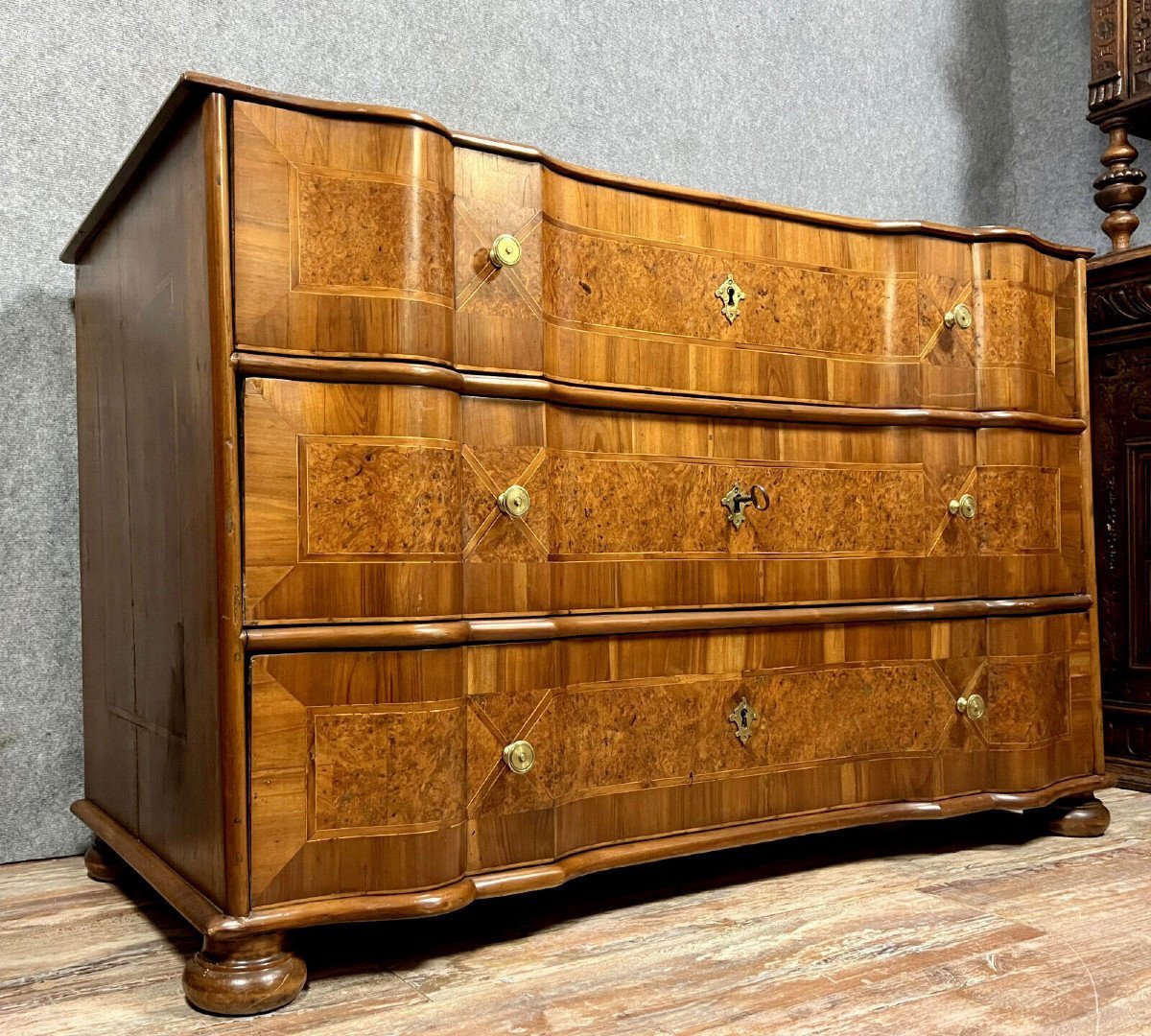 Importante Commode Arbalète Alsacienne époque Louis XV En Marqueterie / larg 145cm-photo-3