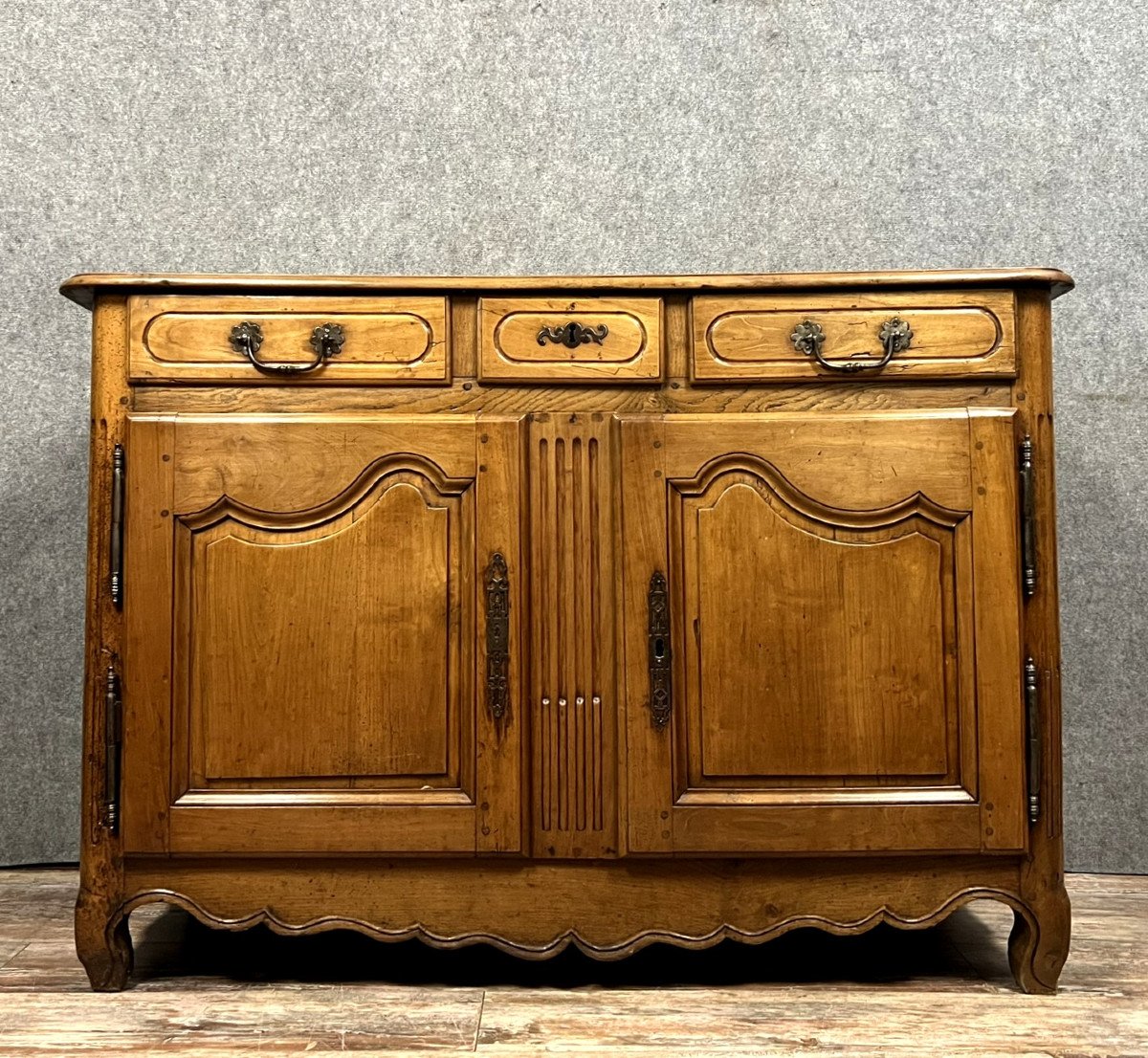 Buffet / Sideboard Louis XV Period In Solid Walnut 