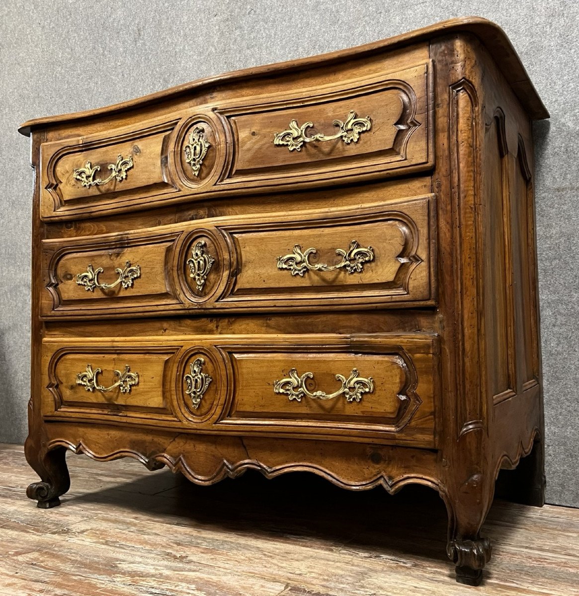 Curved Lyonnaise Commode Louis XV Period In Solid Walnut -photo-2