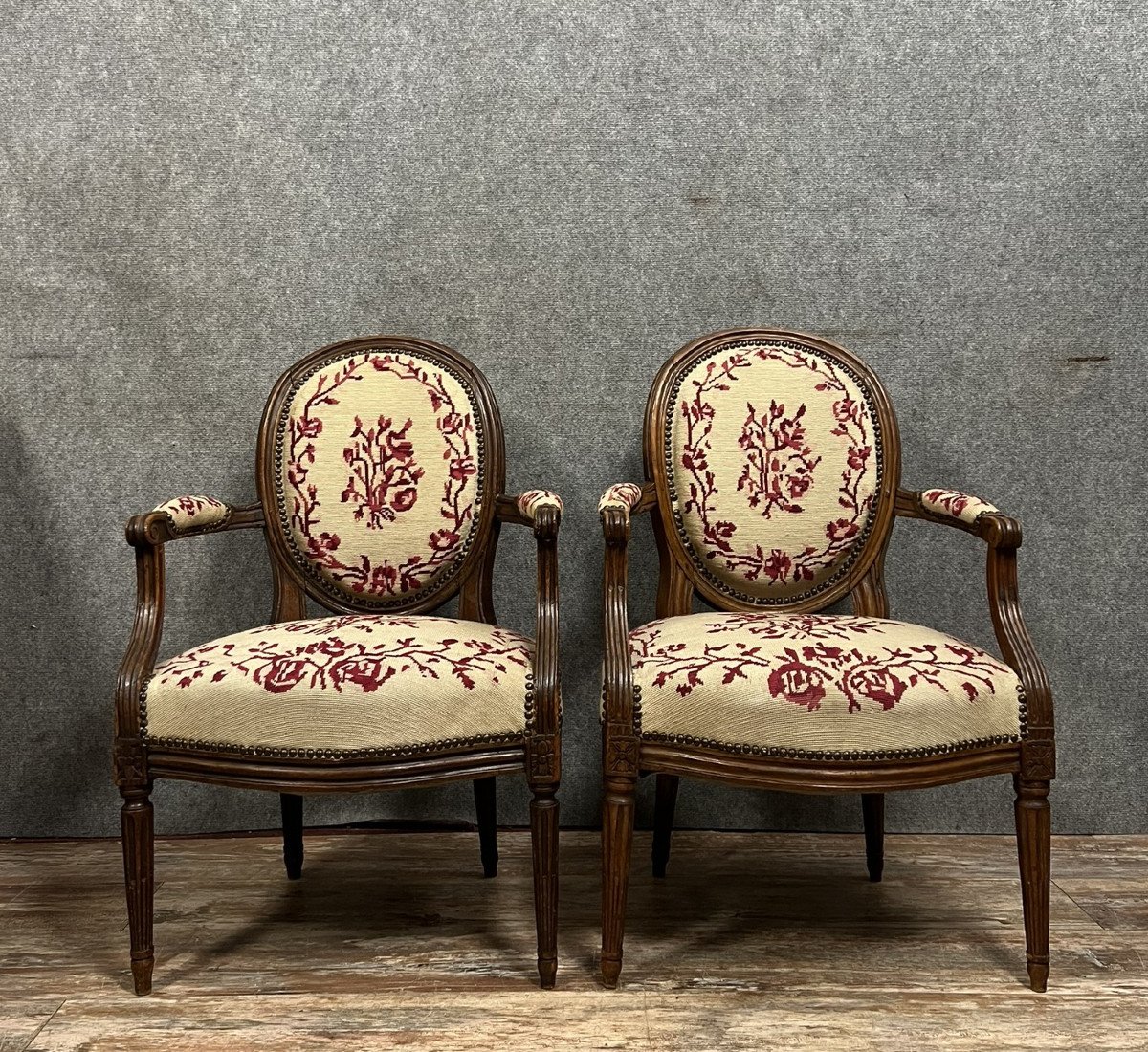 Paire De Fauteuils époque Louis XVI En Noyer 