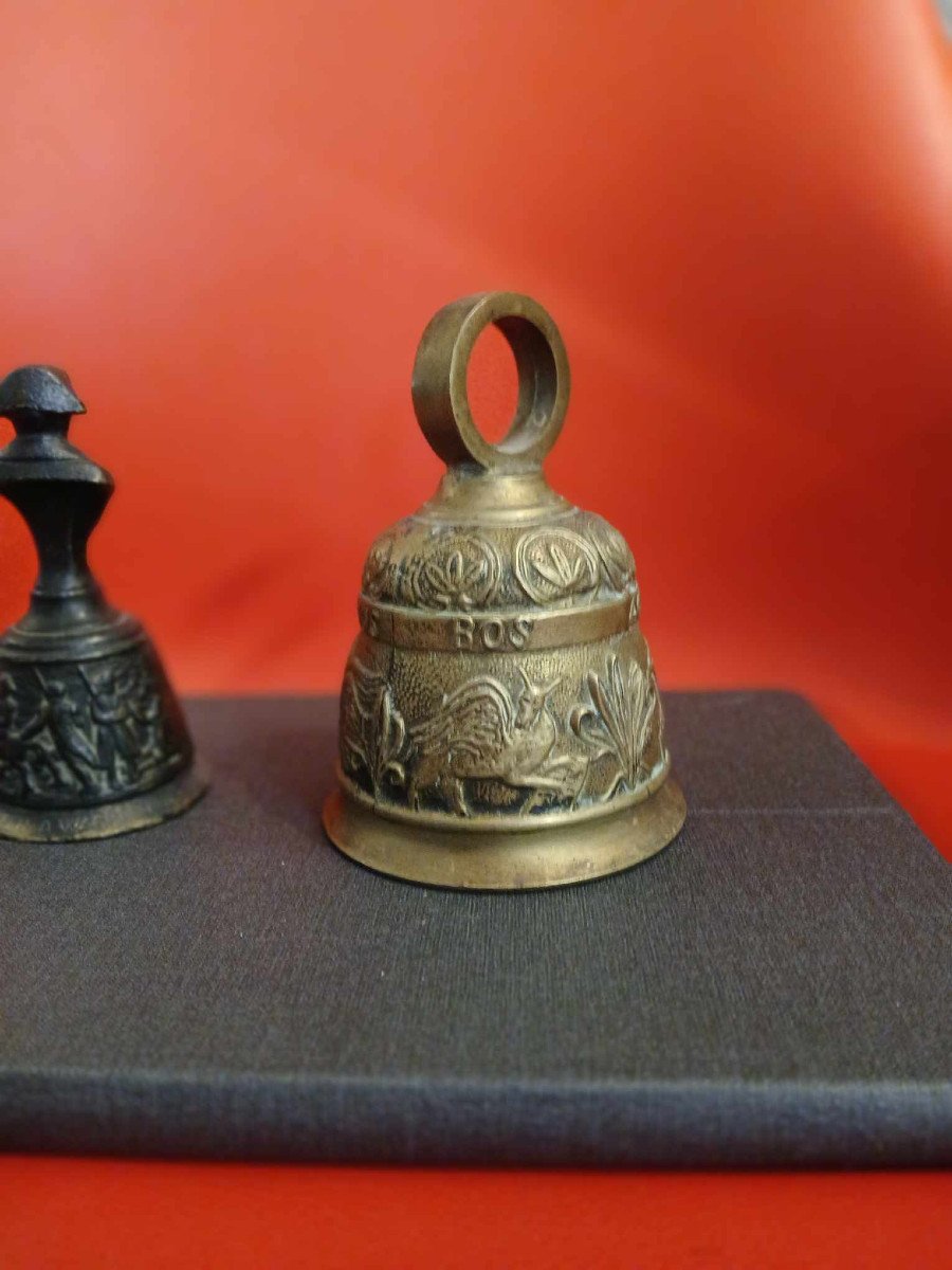 Display Case Items: 1 Gilt Bronze Monastery Bell And 1 Patinated Bronze Table Bell-photo-6