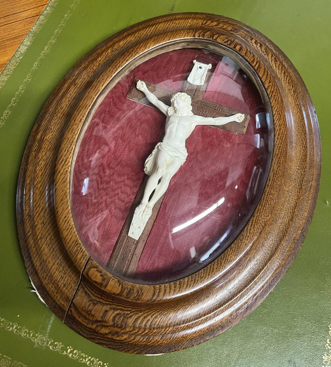 Crucifix XIXème Dans Un Cadre Ovale En Bois époque Napoléon III -photo-2