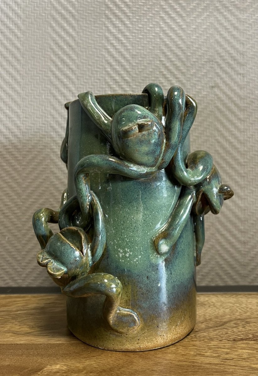 Unusual Relief Frog Vase -photo-1