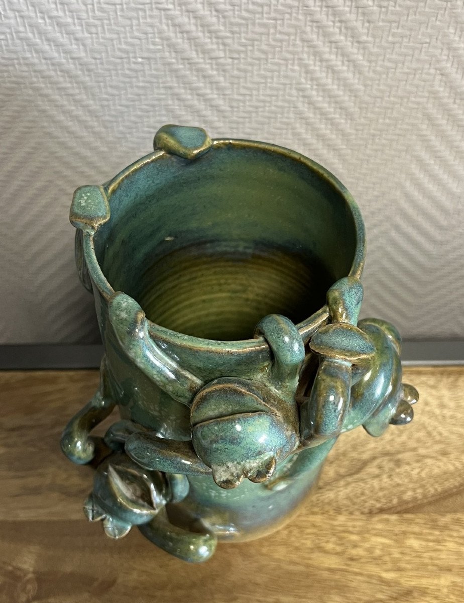 Unusual Relief Frog Vase -photo-3